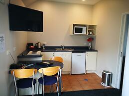 Airport Birches Motel