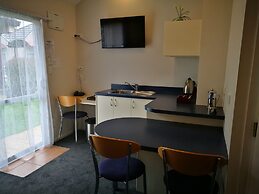 Airport Birches Motel