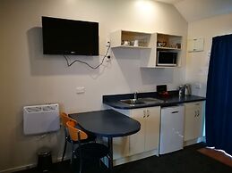 Airport Birches Motel