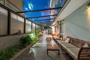 7 Palms Hotel Apartments