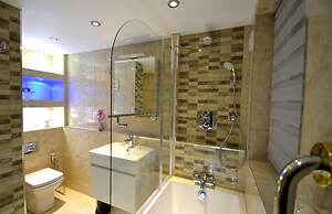 Hyde Park Suites - Apartments