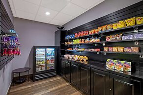 La Quinta Inn & Suites by Wyndham Tulsa Airpt / Expo Square