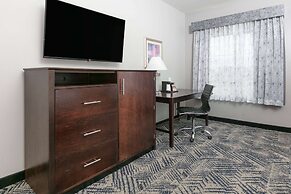 La Quinta Inn & Suites by Wyndham Tulsa Airpt / Expo Square