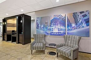 La Quinta Inn & Suites by Wyndham Tulsa Airpt / Expo Square
