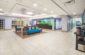 La Quinta Inn & Suites by Wyndham Tulsa Airpt / Expo Square