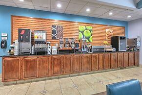 La Quinta Inn & Suites by Wyndham Tulsa Airpt / Expo Square