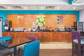 La Quinta Inn & Suites by Wyndham Tulsa Airpt / Expo Square
