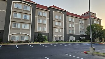 La Quinta Inn & Suites by Wyndham Lawton / Fort Sill
