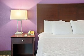 La Quinta Inn & Suites by Wyndham Houston - Magnolia