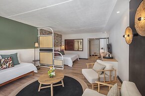 Victoria Beachcomber Resort & Spa