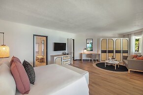 Victoria Beachcomber Resort & Spa