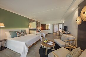 Victoria Beachcomber Resort & Spa