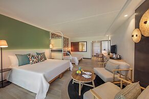 Victoria Beachcomber Resort & Spa