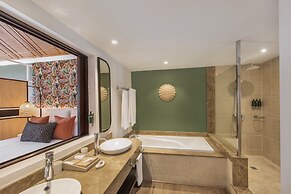Victoria Beachcomber Resort & Spa