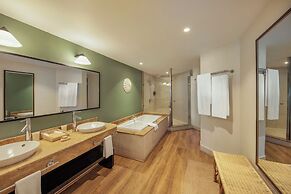 Victoria Beachcomber Resort & Spa
