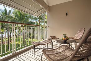 Victoria Beachcomber Resort & Spa