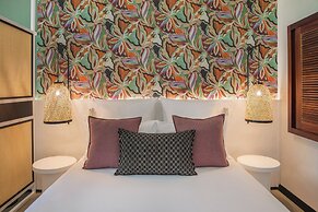 Victoria Beachcomber Resort & Spa