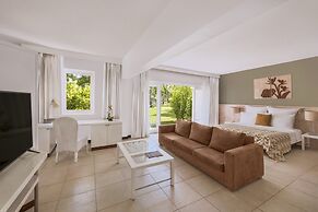 Victoria Beachcomber Resort & Spa