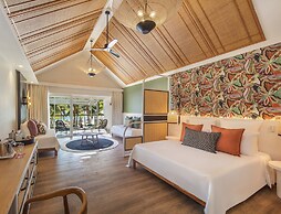 Victoria Beachcomber Resort & Spa