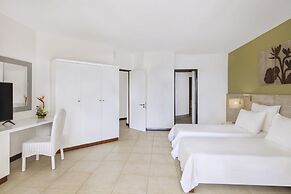 Victoria Beachcomber Resort & Spa