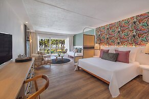 Victoria Beachcomber Resort & Spa