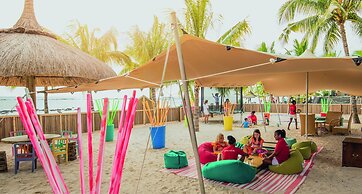 Victoria Beachcomber Resort & Spa