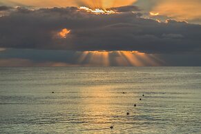 Victoria Beachcomber Resort & Spa
