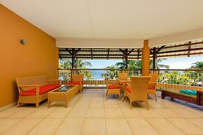 Victoria Beachcomber Resort & Spa