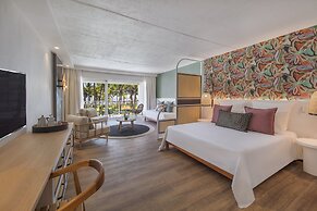 Victoria Beachcomber Resort & Spa