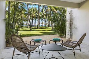 Victoria Beachcomber Resort & Spa