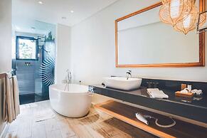 Victoria Beachcomber Resort & Spa