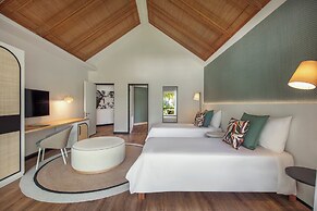 Victoria Beachcomber Resort & Spa