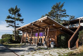 Cox Bay Beach Resort