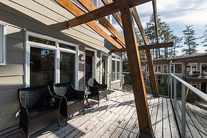 Cox Bay Beach Resort