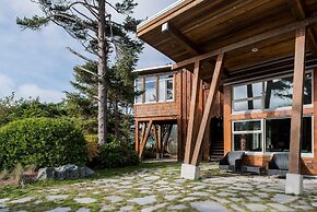 Cox Bay Beach Resort