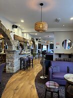 Twin Oaks Hotel