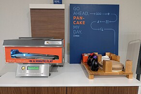 Holiday Inn Express Hotel & Suites East Lansing by IHG