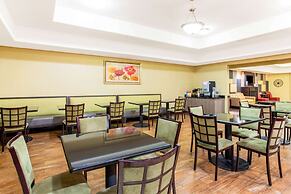 La Quinta Inn & Suites by Wyndham Ennis
