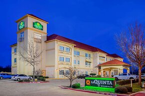 La Quinta Inn & Suites by Wyndham Ennis