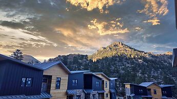 Inn on Fall River & Fall River Cabins