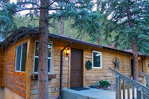 Inn on Fall River & Fall River Cabins