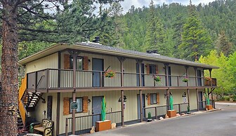Inn on Fall River & Fall River Cabins