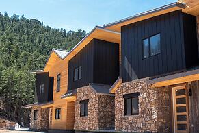 Inn on Fall River & Fall River Cabins