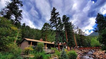 Inn on Fall River & Fall River Cabins