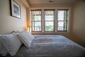 Roscoe Village Guesthouse