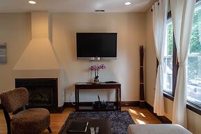 Roscoe Village Guesthouse