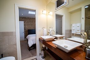 Roscoe Village Guesthouse