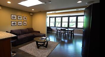 Roscoe Village Guesthouse