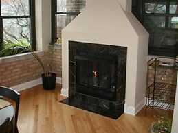 Roscoe Village Guesthouse