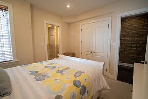 Roscoe Village Guesthouse